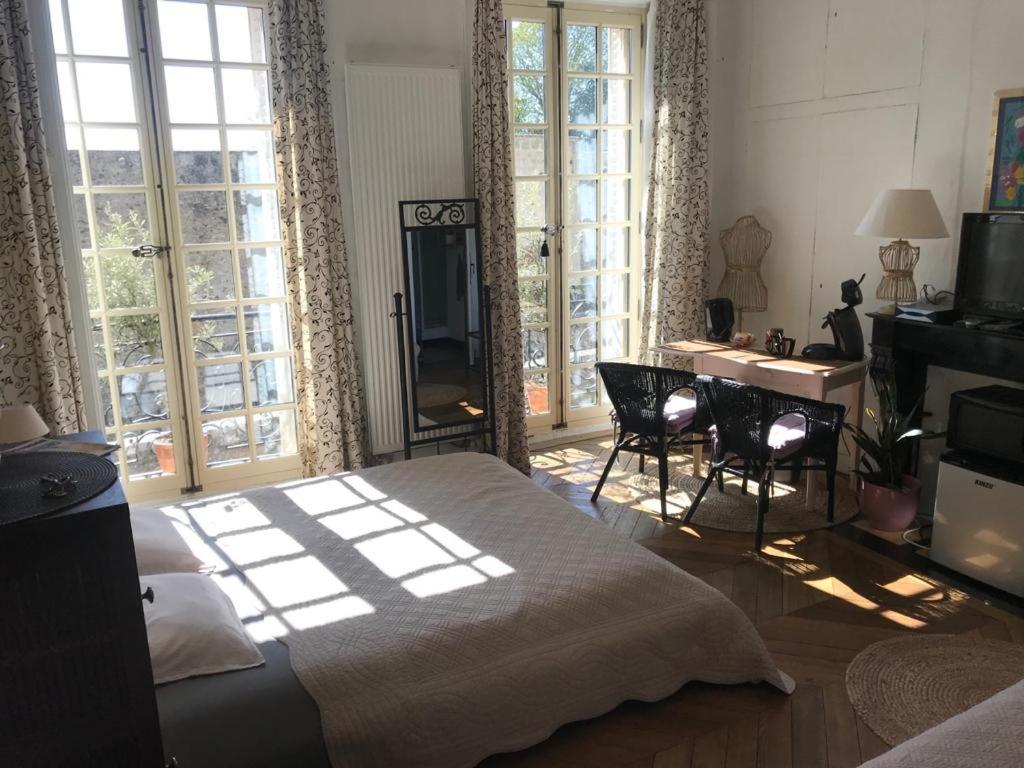Chambre D'Hote Du Chateau Dourdan Exterior photo