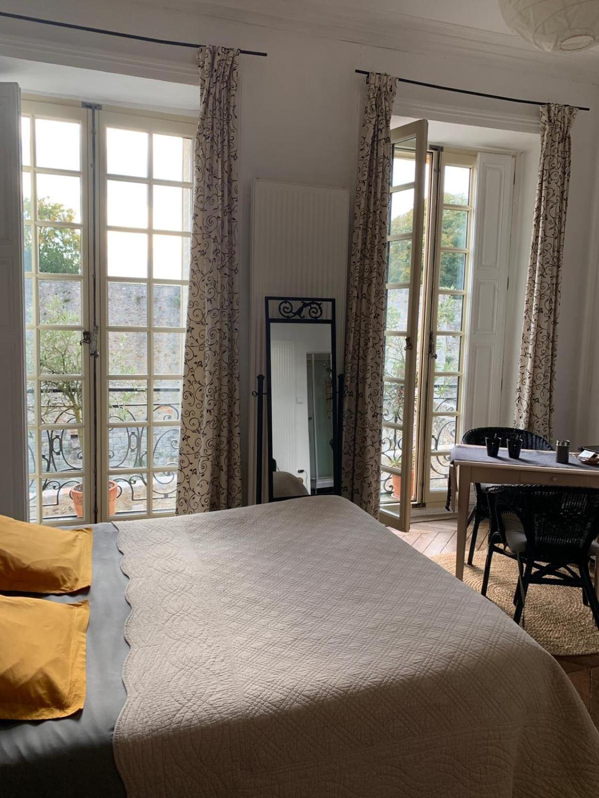 Chambre D'Hote Du Chateau Dourdan Exterior photo
