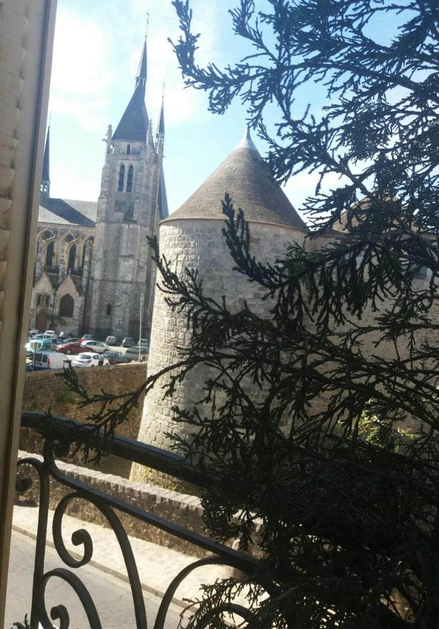 Chambre D'Hote Du Chateau Dourdan Exterior photo
